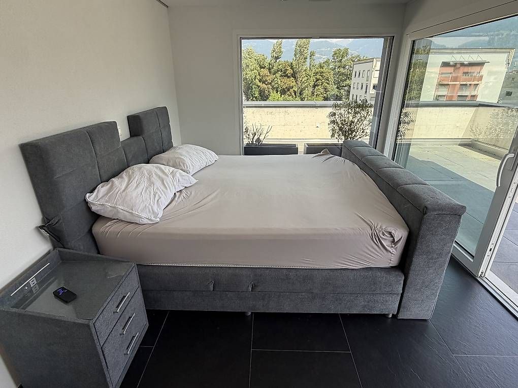Letti: Lit Boxspring électrique avec Télévision incorporée – Usato da Monthey venduto da montheyenvalais 3