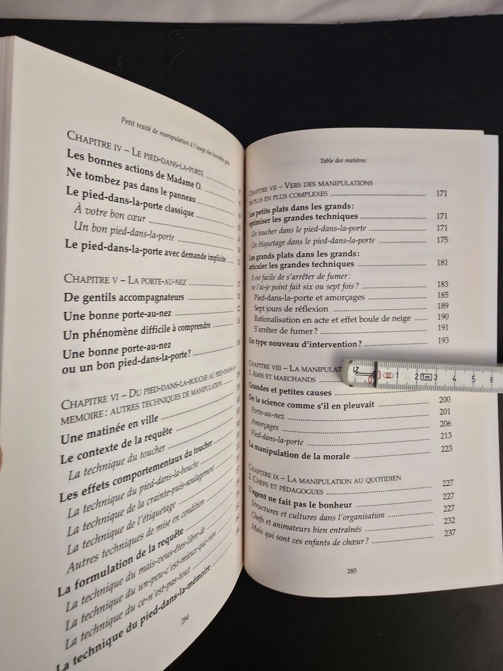 Bücher: Petit Traité De Manipulation À L'Usage Des Honnêtes Gens PUG – Neu und originalverpackt aus Montreux von Edelweissgirl_64 8