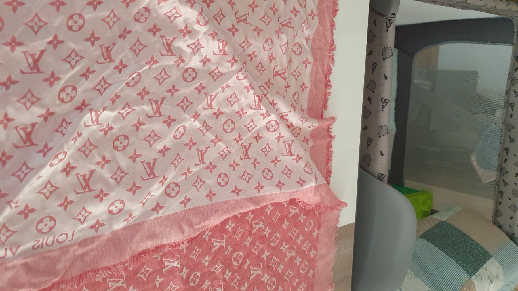 Louis Vuitton Foulard & Sciarpe: Louis vuitton schal monogram tshirting rouge fullset neu – Nuovo e nell'imballaggio originale da Blumenstein venduto da Fantasy-Nails1966 3