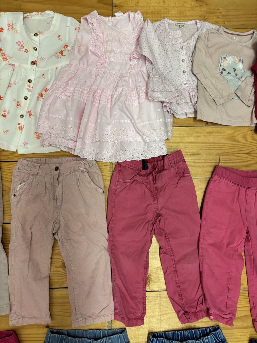 Lotti & Set di vestiti: Kleiderpaket Mädels, Grösse 86/92 – Usato da Büren an der Aare venduto da Nikito2001 2