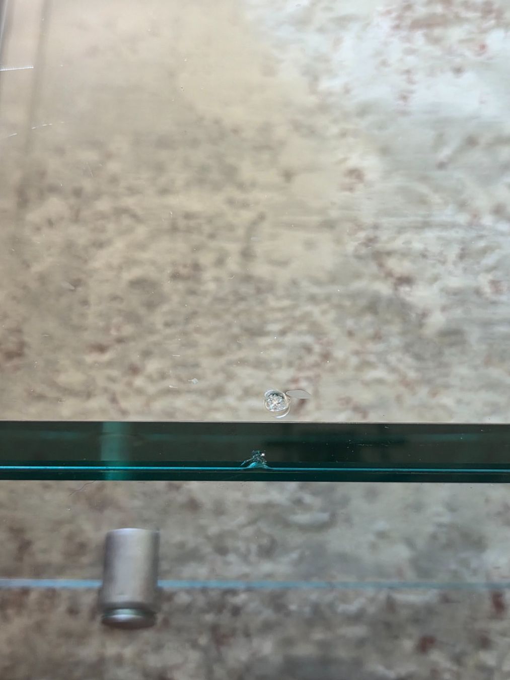 Tavoli: Couchtisch aus Glas mit Ablagefach – Usato da Au ZH venduto da noemsi95 4