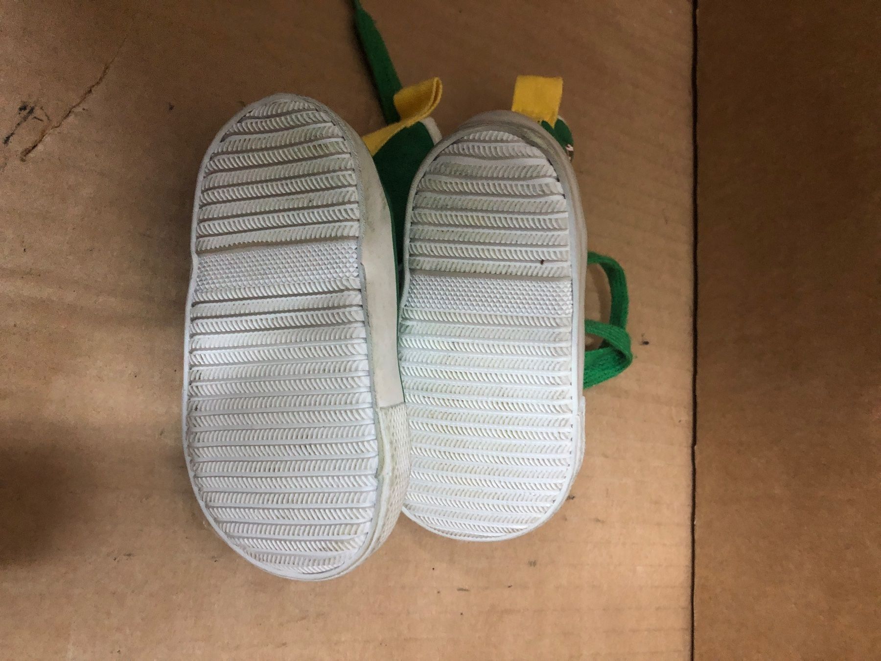 Scarpe per ragazzi: Kinderturnschuhe – Usato da Eschlikon TG venduto da RamonaSt 4