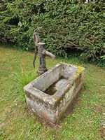 fontaine+pompe a eau en fonte
