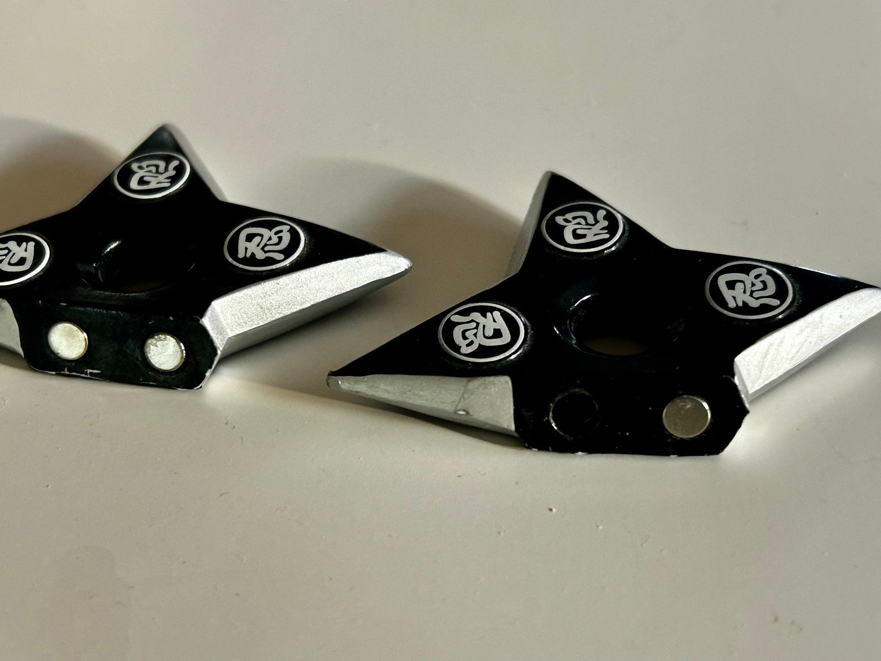 Calamite: 2er-Set Shuriken-Magnete – Usato da Dietlikon venduto da Mankai 3