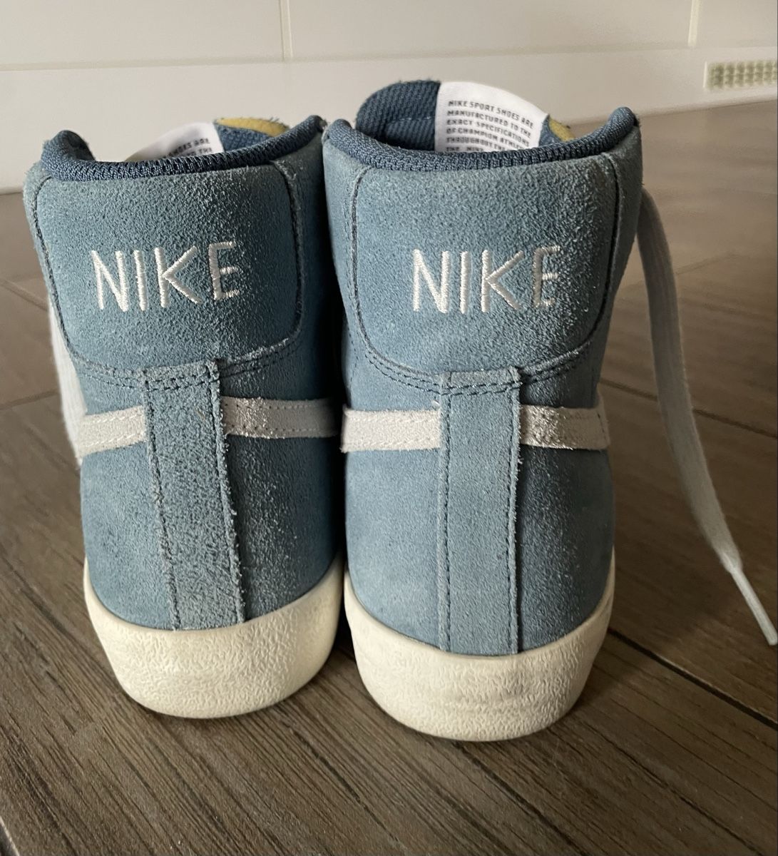 Nike Scarpe da uomo: Nike Blazer Mid '77 - Taille 36 comme neuf! – Nuovo (secondo la descrizione) da St-Imier venduto da newliferecycle 2