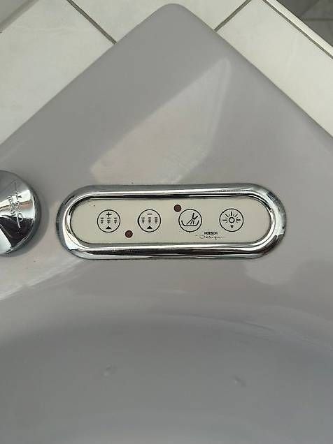 Vasche da bagno: Hoesch Whirlpool Eck-Badewanne 150x150cm – Usato da Oberkulm venduto da Humaha 1