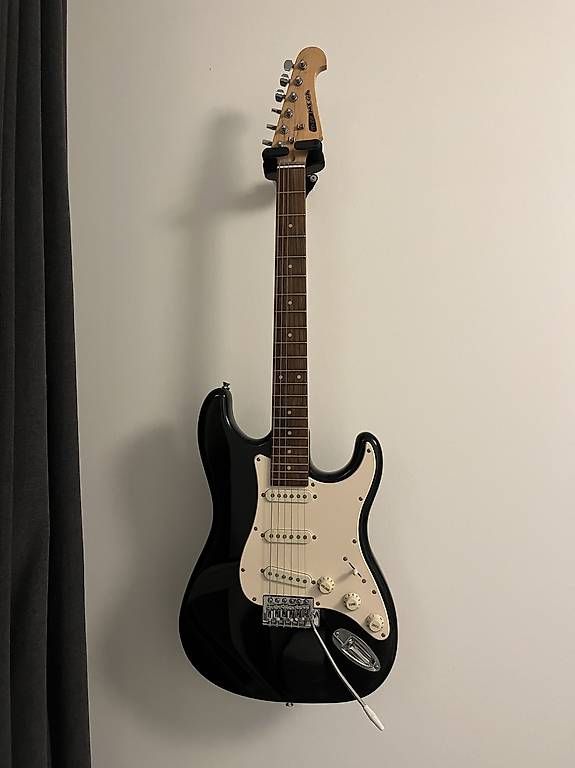 Strumenti musicali: Guitare électrique – Usato da Perly venduto da Evan78