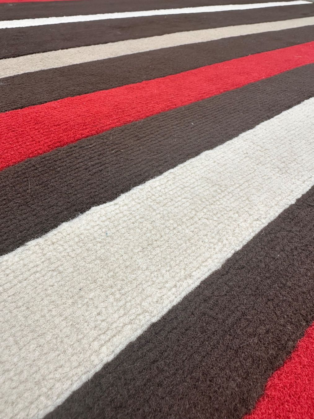 Tapis: Teppich in Rot, Weiß und Braun – D'occasion à Feusisberg par acs_27mr 1