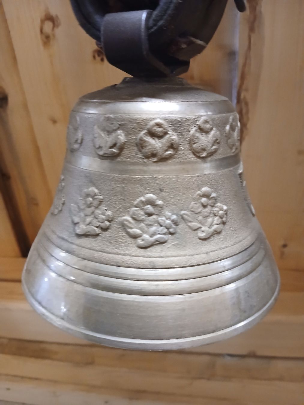 Campanacci mucche: 2 Glöggli / 1Treicheli – Usato da Guggisberg venduto da dur-gug 2
