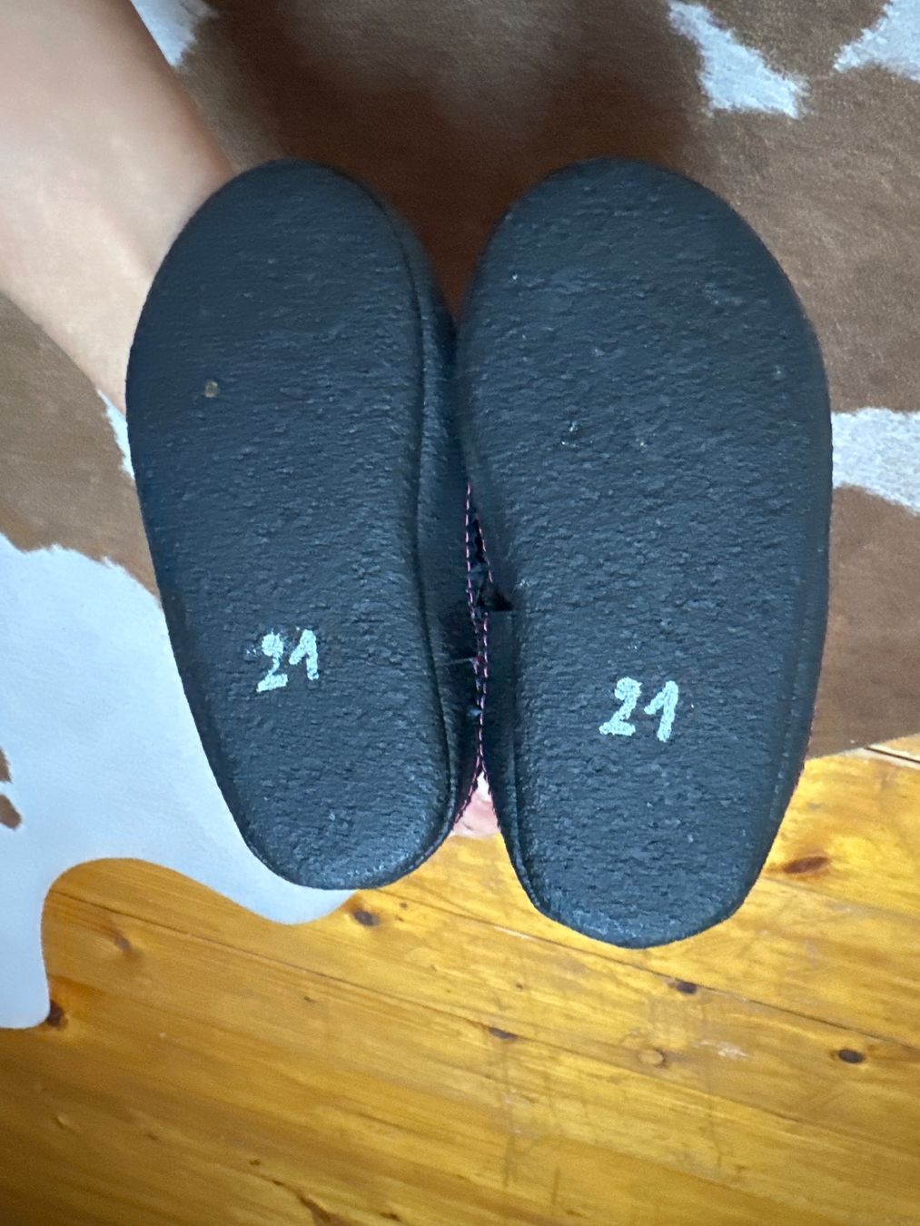 Schuhe für Jungen: warme Zuber Hausschuhe / Grösse 21 – Gebraucht aus Trimmis von vai_9qzr 1