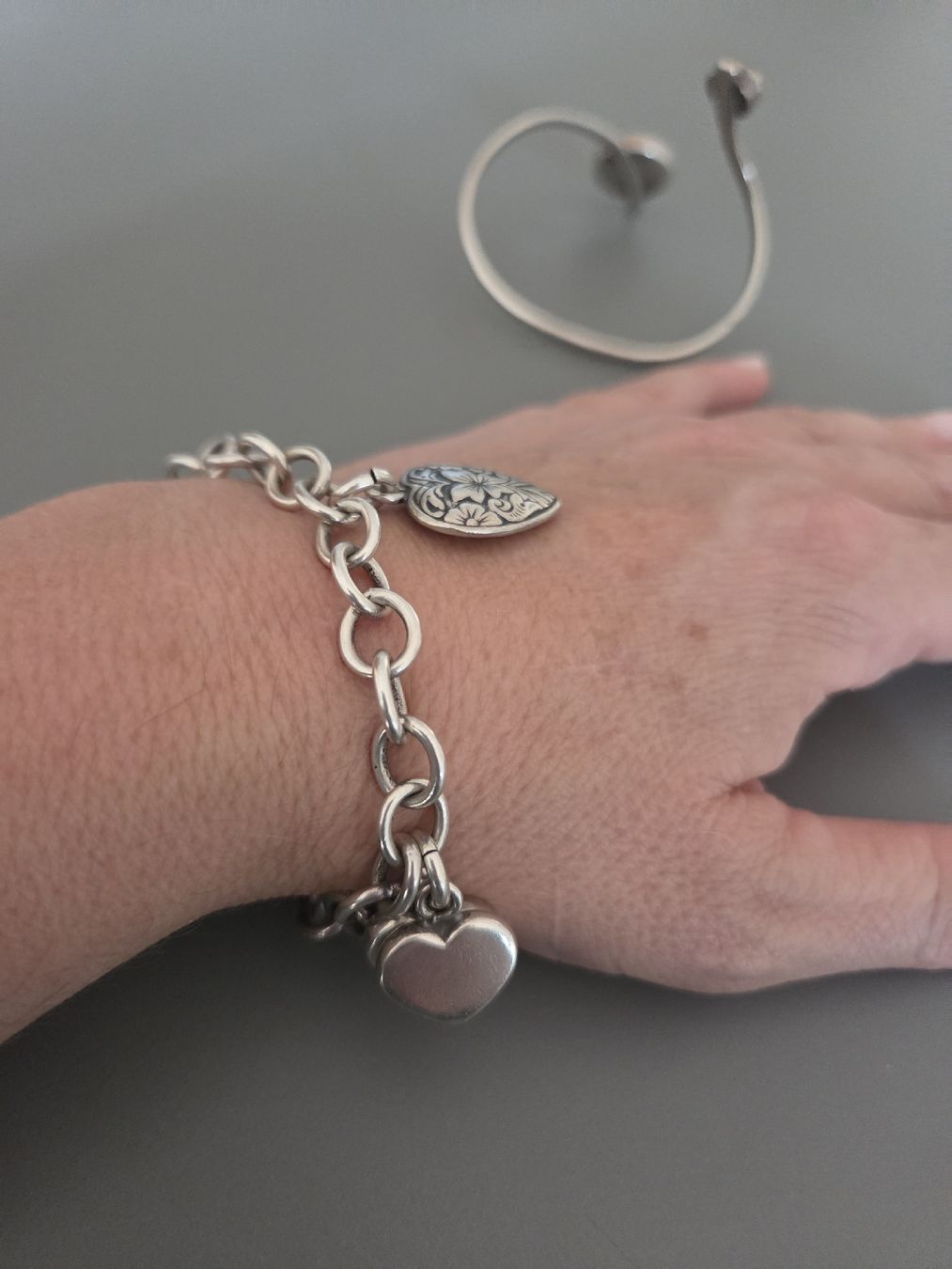 Armbänder & -reifen: lovely Armband mit Herzen, Silber 925 – Gebraucht aus Hünenberg See von Atsemet 2