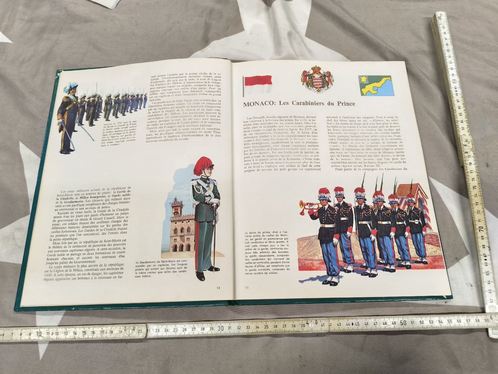 Riviste & Magazine: BUCH.   Les plus beaux UNIFORMES d'Europe – Usato da Cama venduto da anto_a 3