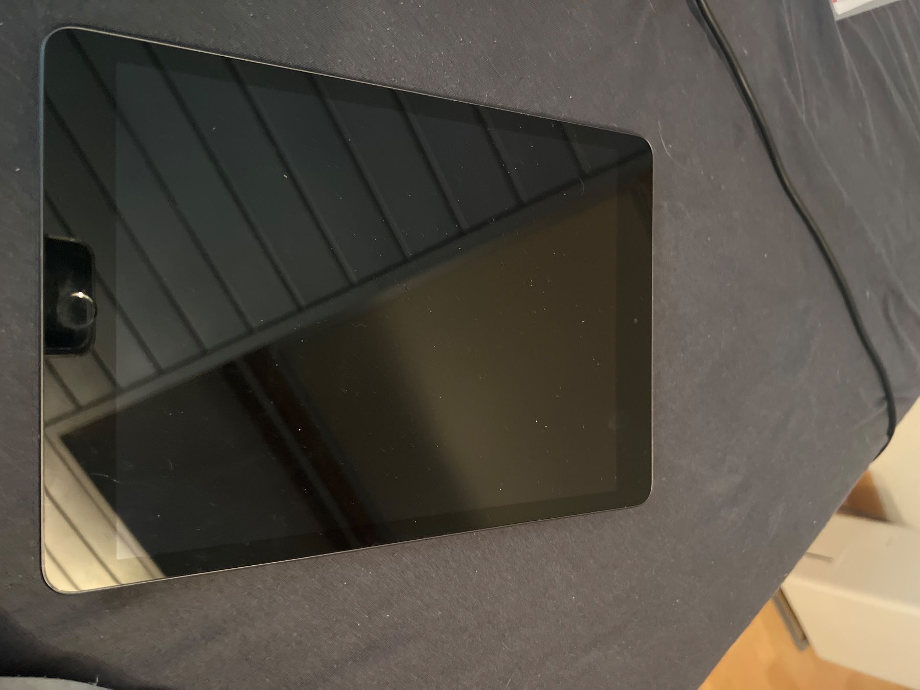 Apple Tablet PC: I iPad (7. Generation) – Usato da Seftigen venduto da Levin_d487 2