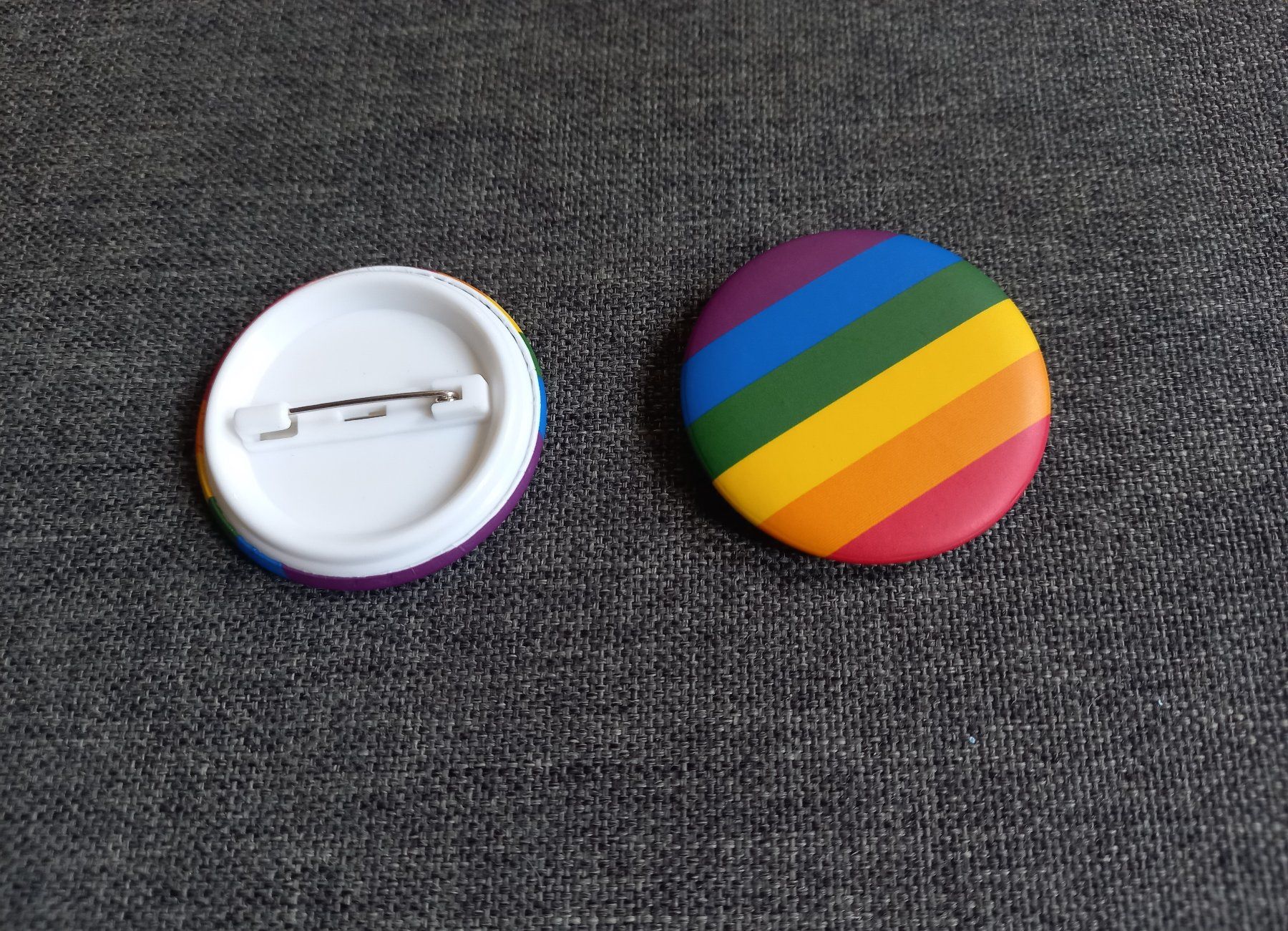 Placchette & Badge: 50x Badge Pin LGBT – Nuovo e nell'imballaggio originale da Lausanne venduto da novastoris 1