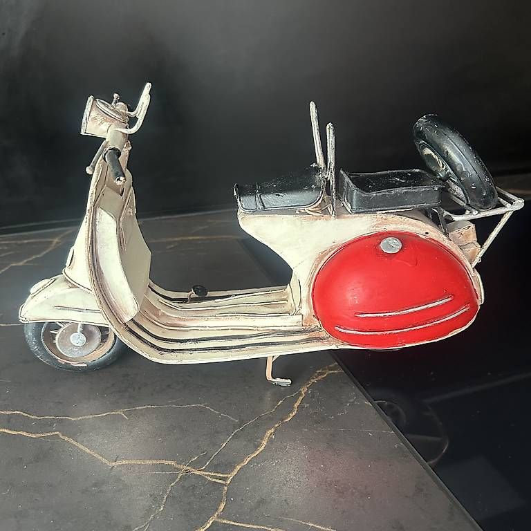 Vespa Kit di modellismo & Modellini statici: Scooter  Vespa décoration petite - look Vintage - Rétro – Usato da La Chaux-de-fonds venduto da ccjp 3