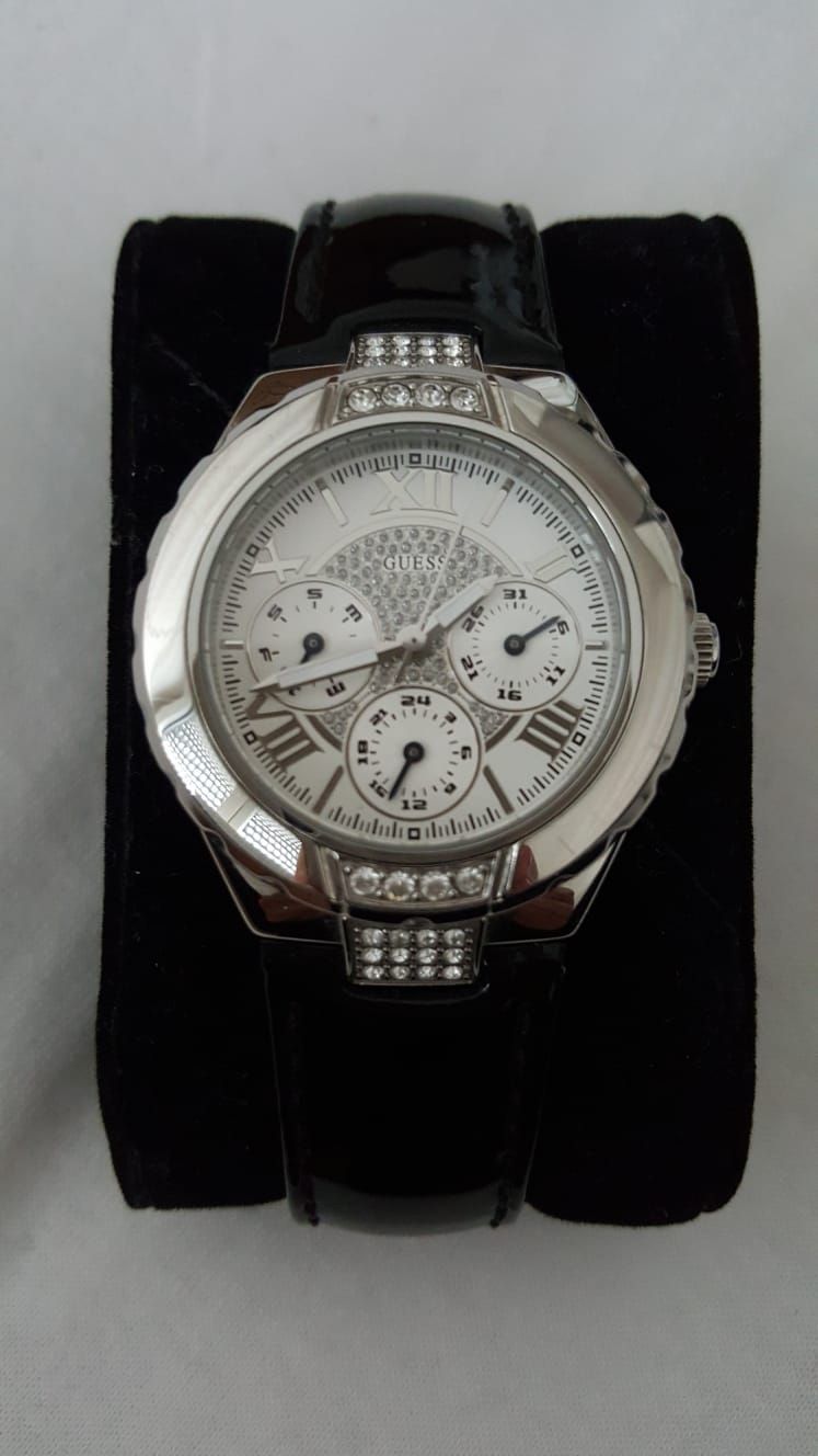 Guess Orologi: GUESS Damenuhr mit Strass – Usato da Emmen venduto da GrabandGo 1