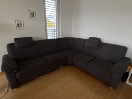 Ecksofa schwarz/dunkelgrau mit Kopfstützen, guter Zustand