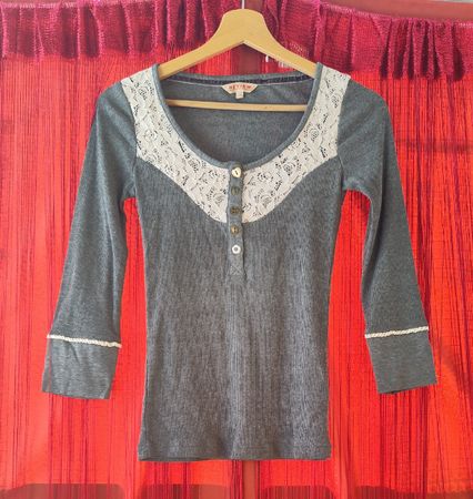 Review Damen Shirt Grau | Rippstoff | Spitze | Vintage Boho