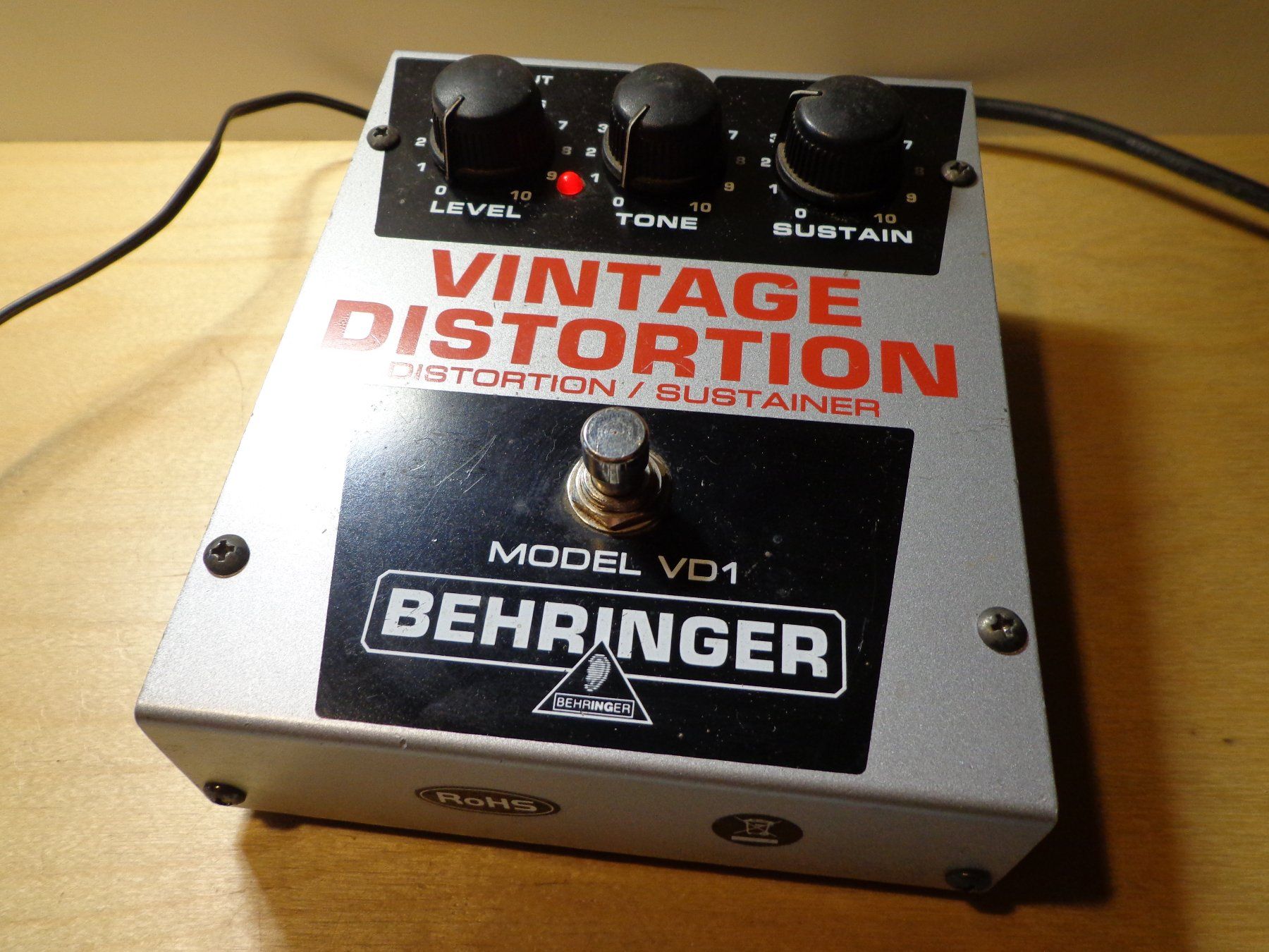 Behringer Strumenti musicali: Behringer Vintage Distortion VD1 Gitarren Effektpedal - S... – Usato da Ligornetto venduto da Faffarel 2