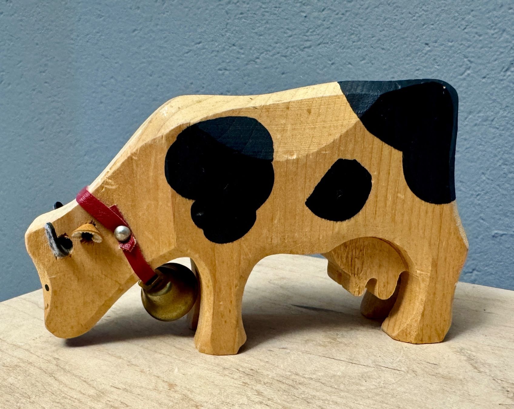 Figuren: Alte geschnitzte Holzkuh Kuh Holz – Gebraucht aus Rothrist von Luckywinner