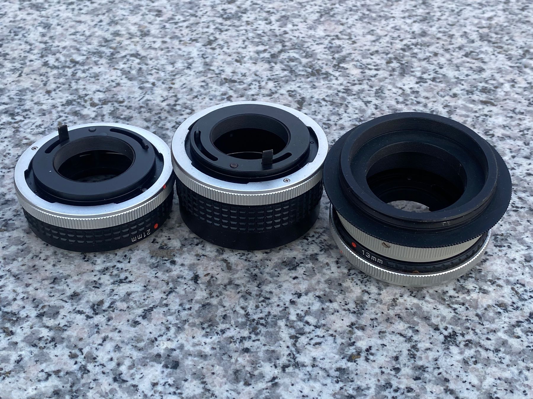 Canon Fotocamera: Canon AE-1 avec beaucoup d'objectives – Usato da Gisikon venduto da sombenin 6