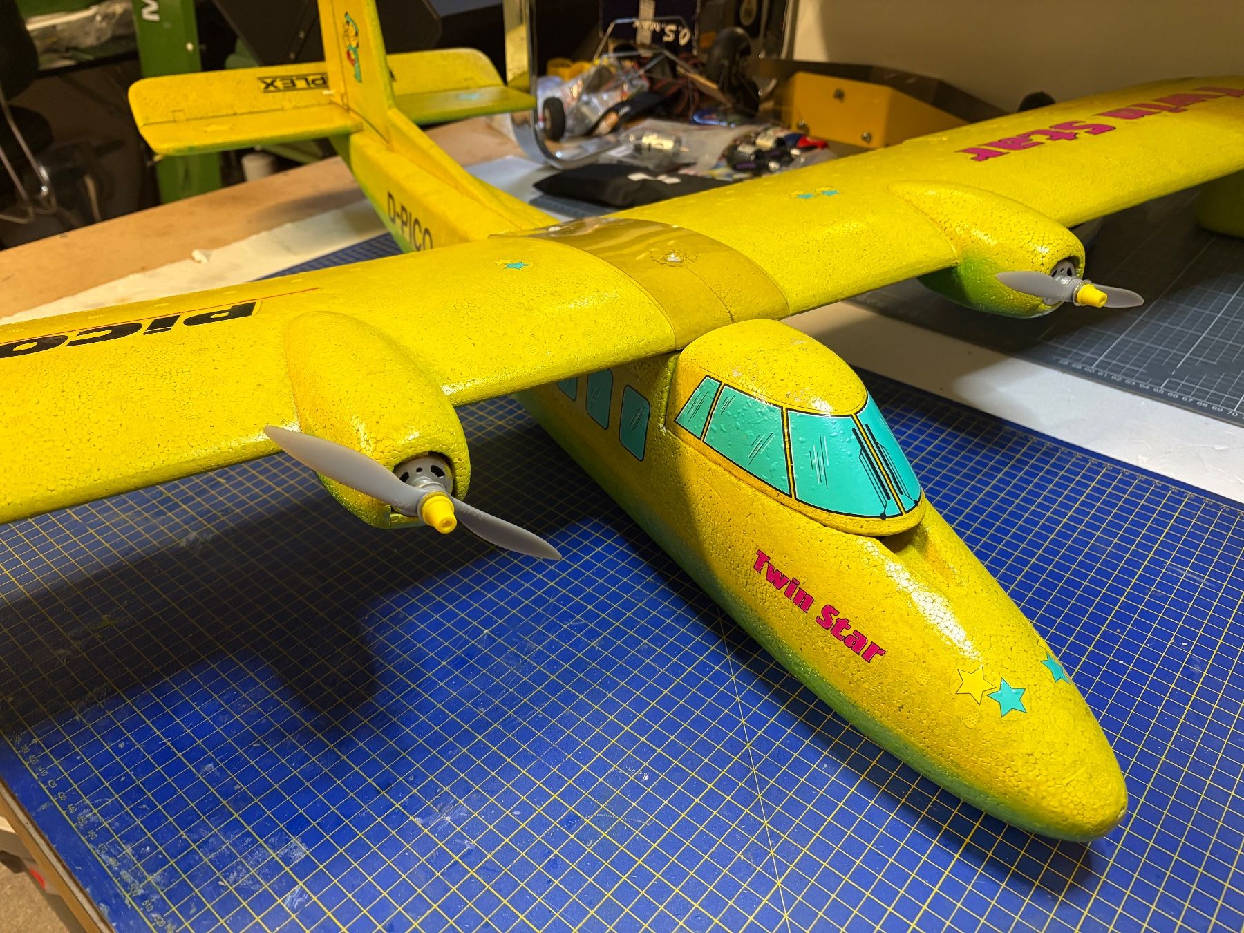 Multiplex RC Modellbau: Multiplex Twin Star RC Flugzeug gelb – Gebraucht aus Glattbrugg von Olio7 1