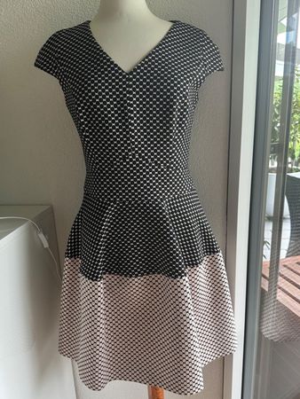Hugo Boss Cocktailkleid, black/champagner Gr. 38 - NEUWERTIG