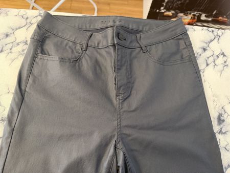 Neue graue Damenhose, schmal geschnitten