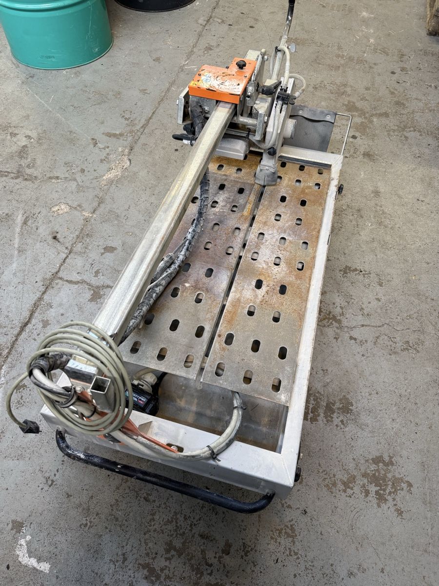Tutte le macchine: Tischschneider Fliessenschneider Steinfräse – Usato da Menziken venduto da JJRacing 2