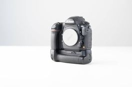 Nikon D850 + Battery Grip - Nikon Factory Service 2026