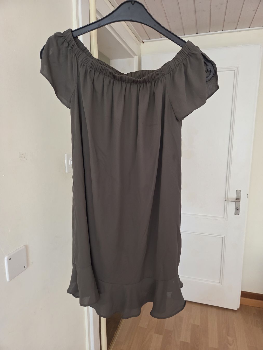 Vestiti: Khaki Sommerkleid, Grösse S – Nuovo (secondo la descrizione) da Luzern venduto da Sherry56