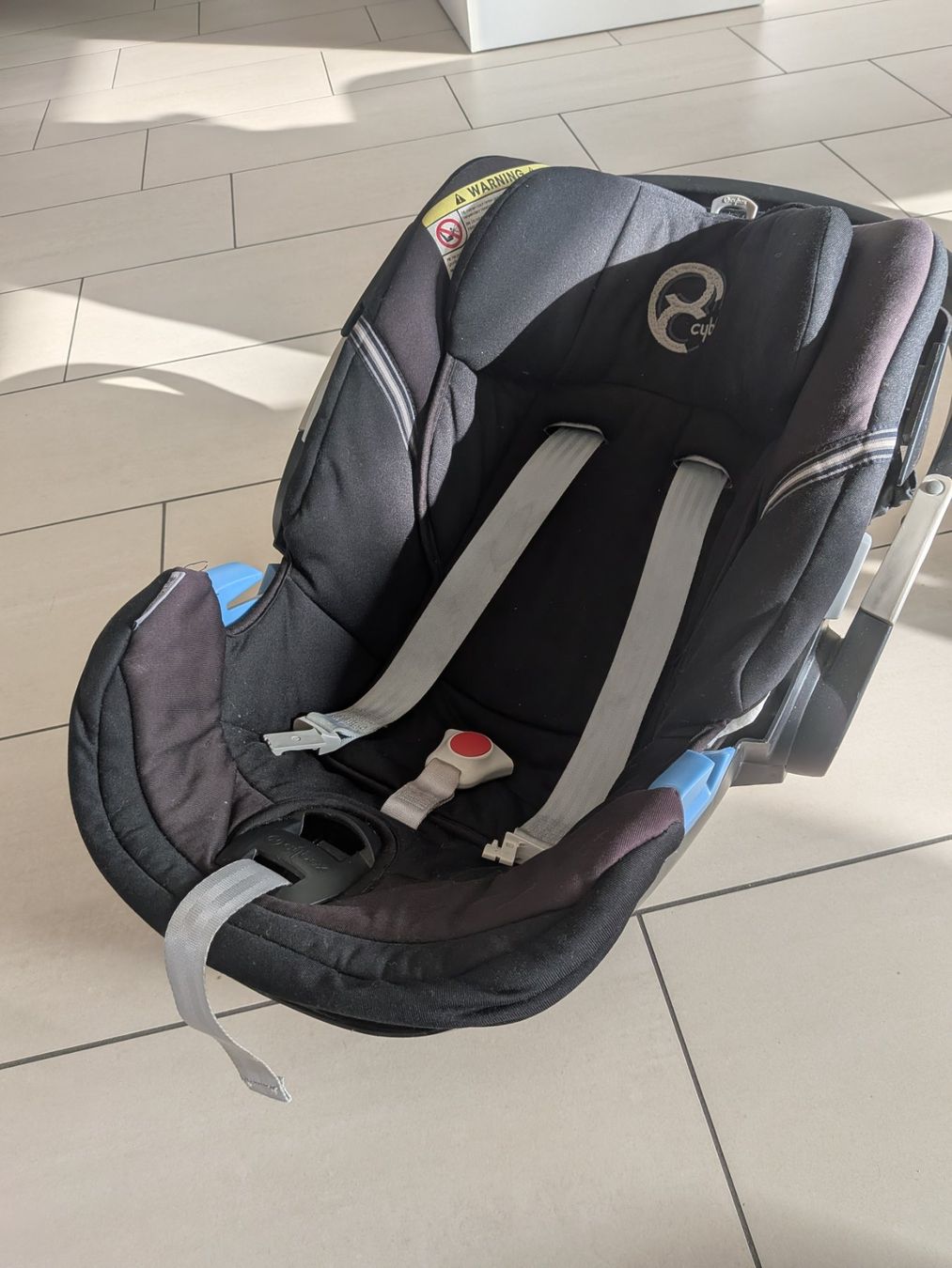 Cybex Seggiolini per auto: Cybex Babyschale mit Isofix-Station – Usato da Bülach venduto da gio_8qkh
