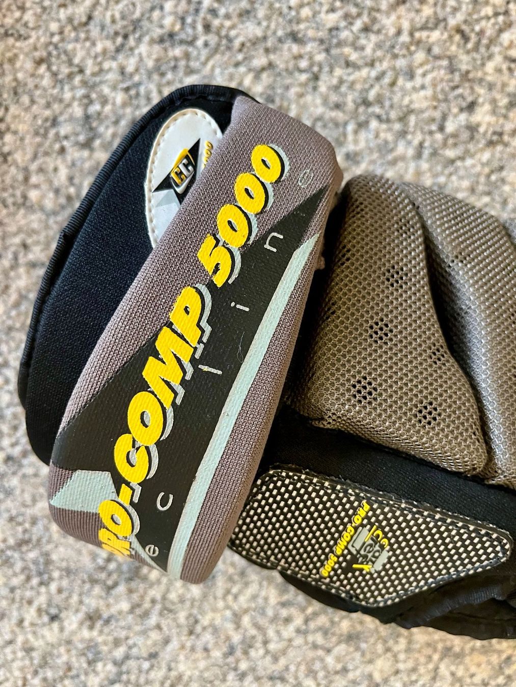 Pattini in linea & Pattini a rotelle: CC Pro Comp 5000 - Streethockey-Handschuhe Gr.7/S NEU!! – Nuovo e nell'imballaggio originale da Adliswil venduto da vette56 1