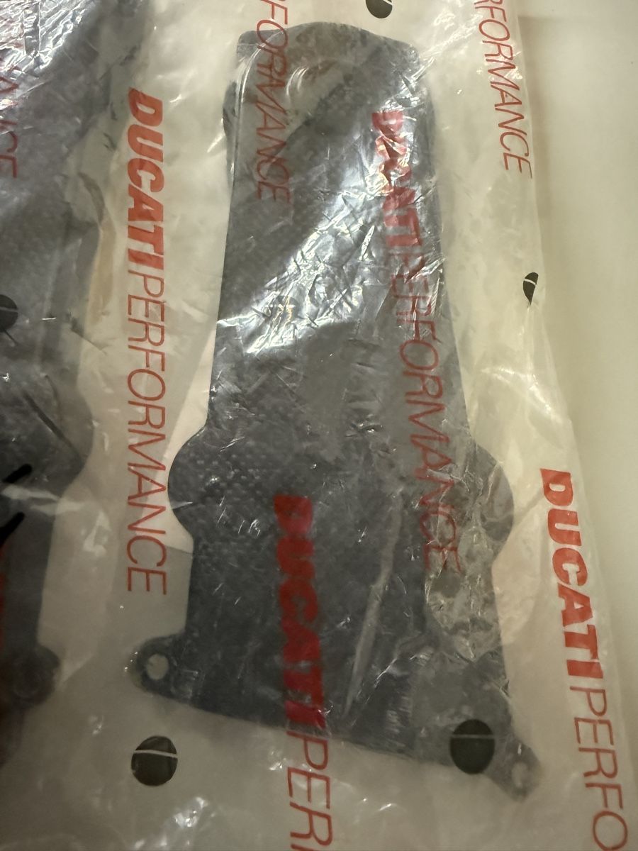 Ducati Alle Motorradersatzteile: Kit de caches courroies carbone Ducati Performance 900ss NOS – Neu und originalverpackt aus Cossonay-Ville von Jeromek 6