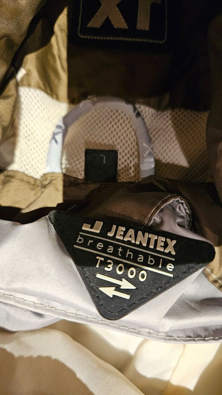 Jacken: Regenjacke beige – Neu (gemäss Beschreibung) aus Münchenbuchsee von Yothu 2