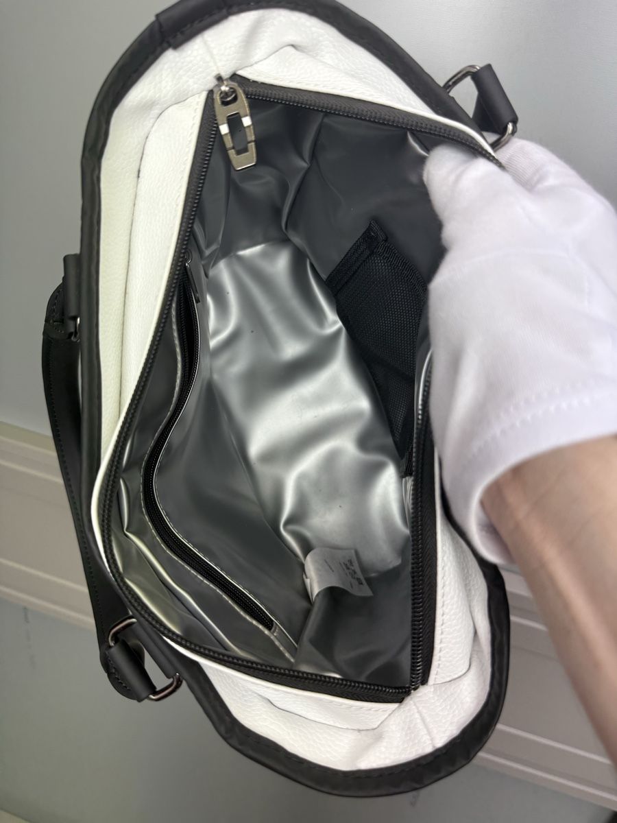 Oakley Borse: Oakley handbag – Usato da Lausanne venduto da Unehistoiredesapes 4