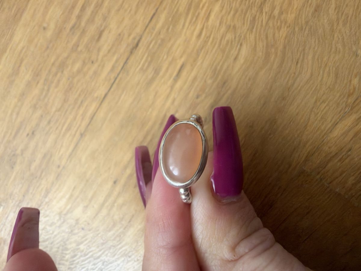 Pompidou Ringe: Silberring Pompidou mit ovalem Stein Perlenoptik Ringschiene – Gebraucht aus Richterswil von cob_f6jl 2