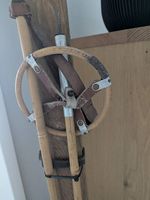 Gut erhalte Ski aus Holz 