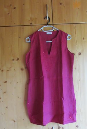 Tunique fushia neuve avec broderie  et brillant taille 38