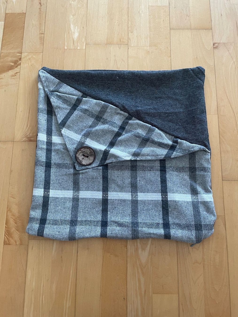 Kissen: Kissenbezüge 2x 40x40 – Gebraucht aus Weinfelden von fse_9bk7 2