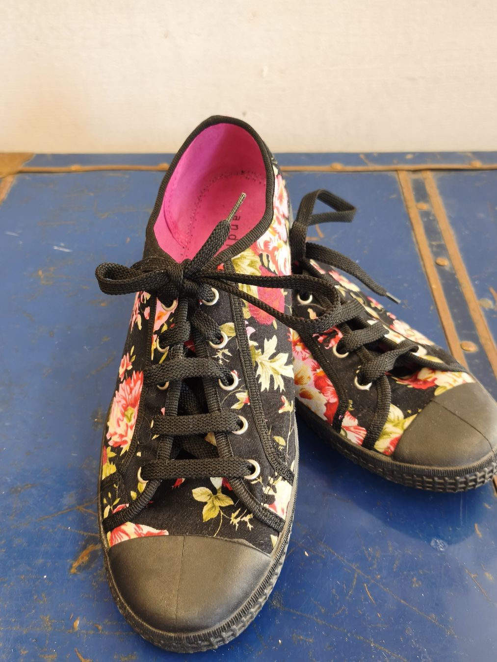 Scarpe da donna: Damenschuhe Andre blumenmuster Grösse 39 gebraucht – Usato da Emmetten venduto da SecondhandSiska 1