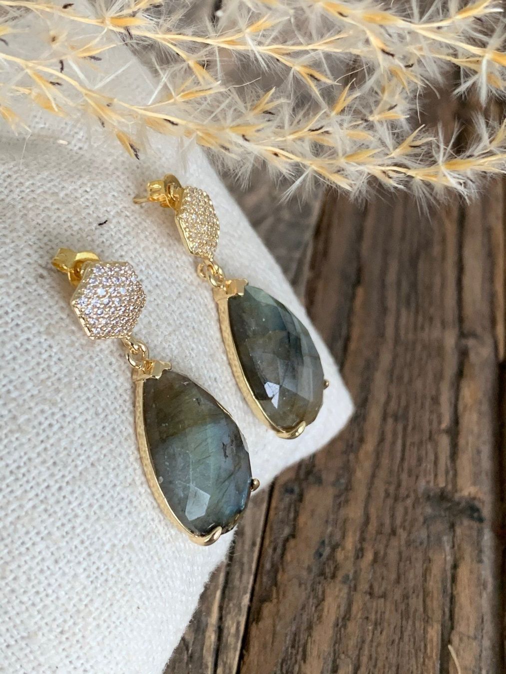 Ohrringe & -stecker: Wow karat vergoldete LABRADORIT Ohrringe – Neu und originalverpackt aus Rombach von Ivreajewels 3