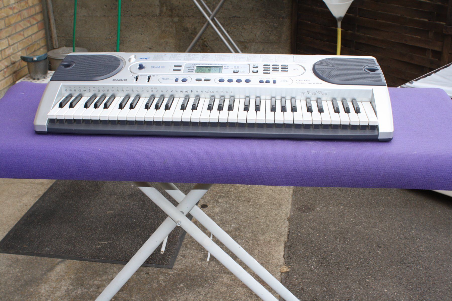 Casio Instruments de musique: Keyboard Casio K-45 – D'occasion à Wauwil par Pneuedy