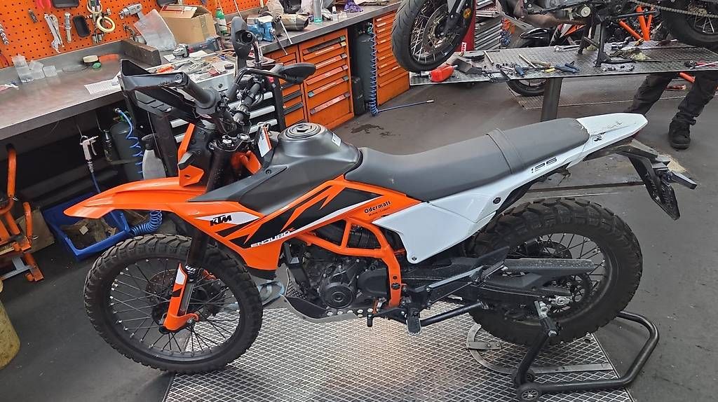 KTM Enduro: KTM 125 ENDURO R – Défectueux à Kerns par Crisnelli