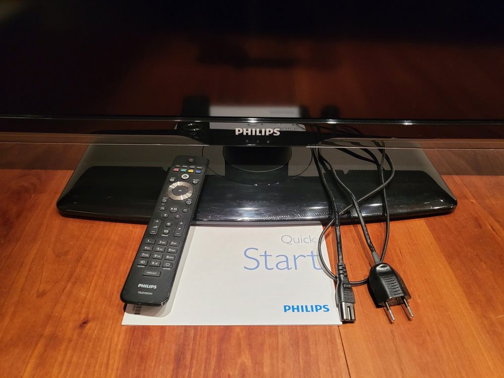 Philips 42PFL8404H, 42" (107 cm) FullHD LCD, 100Hz Ambilight (Gebraucht ...