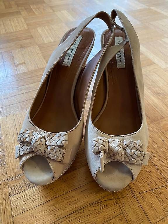 Damenschuhe: Beige Sandale Velourleder – Gebraucht aus Zürich von ell_hdc9