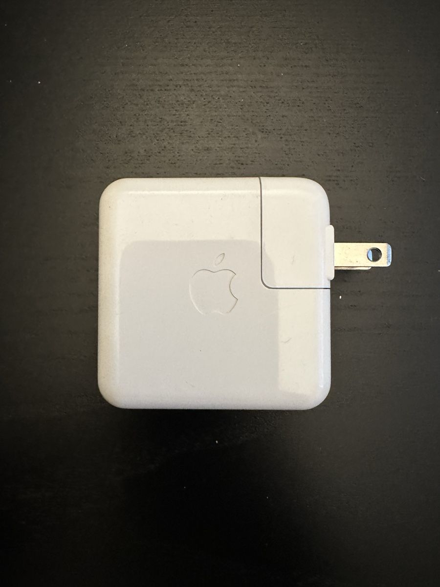 Apple Laufwerke & Adapter: Apple Charger - Genuine Power Adapter with EU & US Plug! – Neu (gemäss Beschreibung) aus Thalwil von Ven.Mic 2