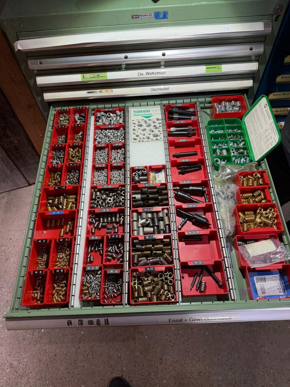 Tutti gli attrezzi: Schrauben & Gewindeeinsätzen M3-M10 – Usato da Buchs AG venduto da Werkstatt-Shop