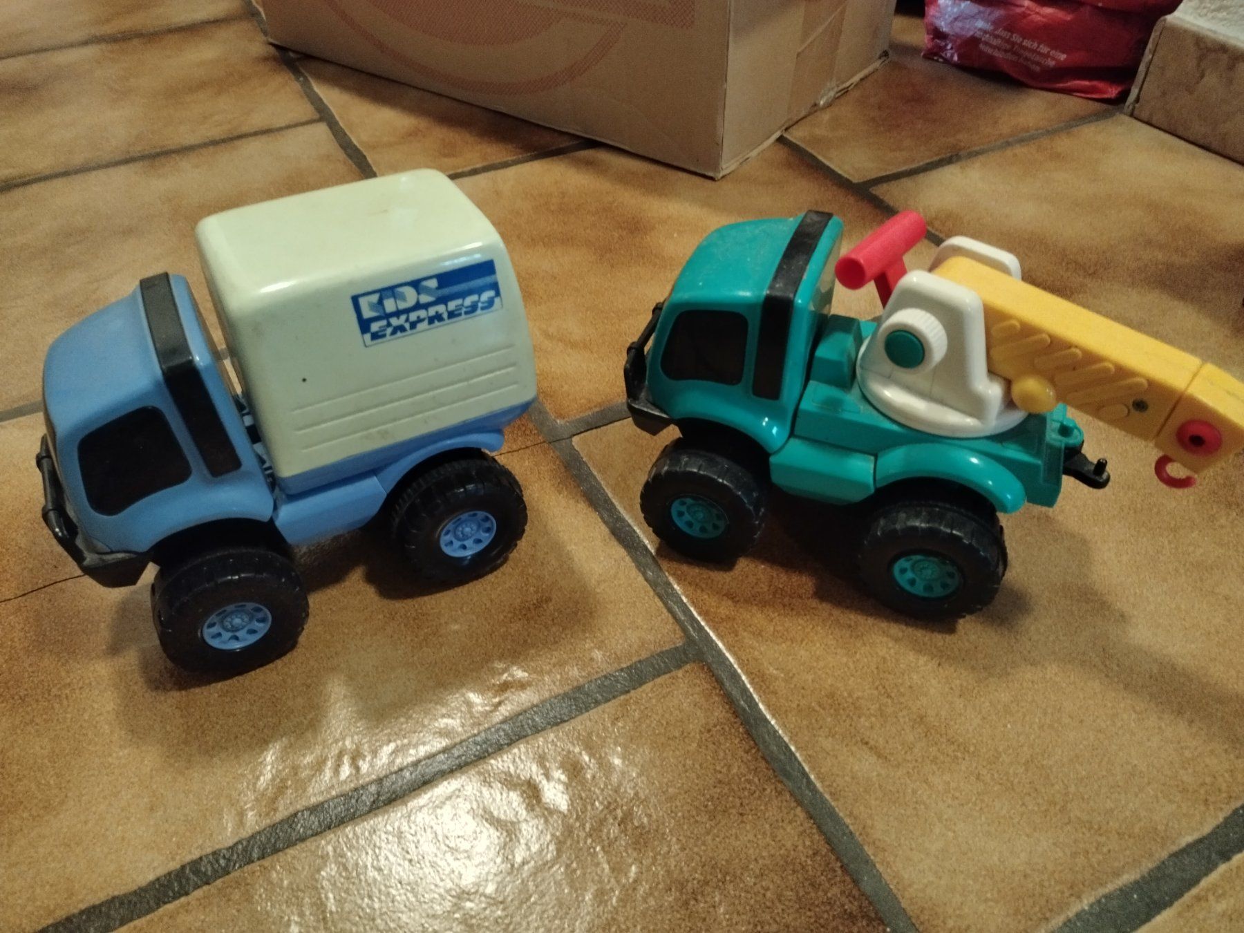 Giocattoli: 2 petits camions pour enfants – Usato da Bévilard venduto da nadmat 1