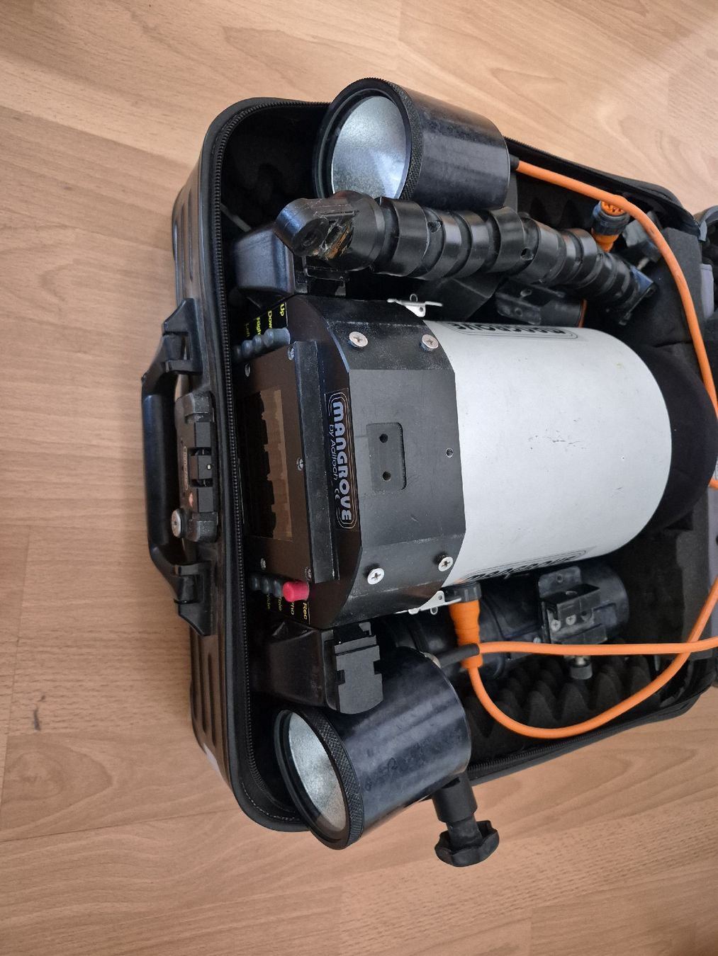 Lampade & Macchine fotografiche: Unterwasserkamera Gehäuse mit Lampen – Usato da Rorschach venduto da Deepblack89 2